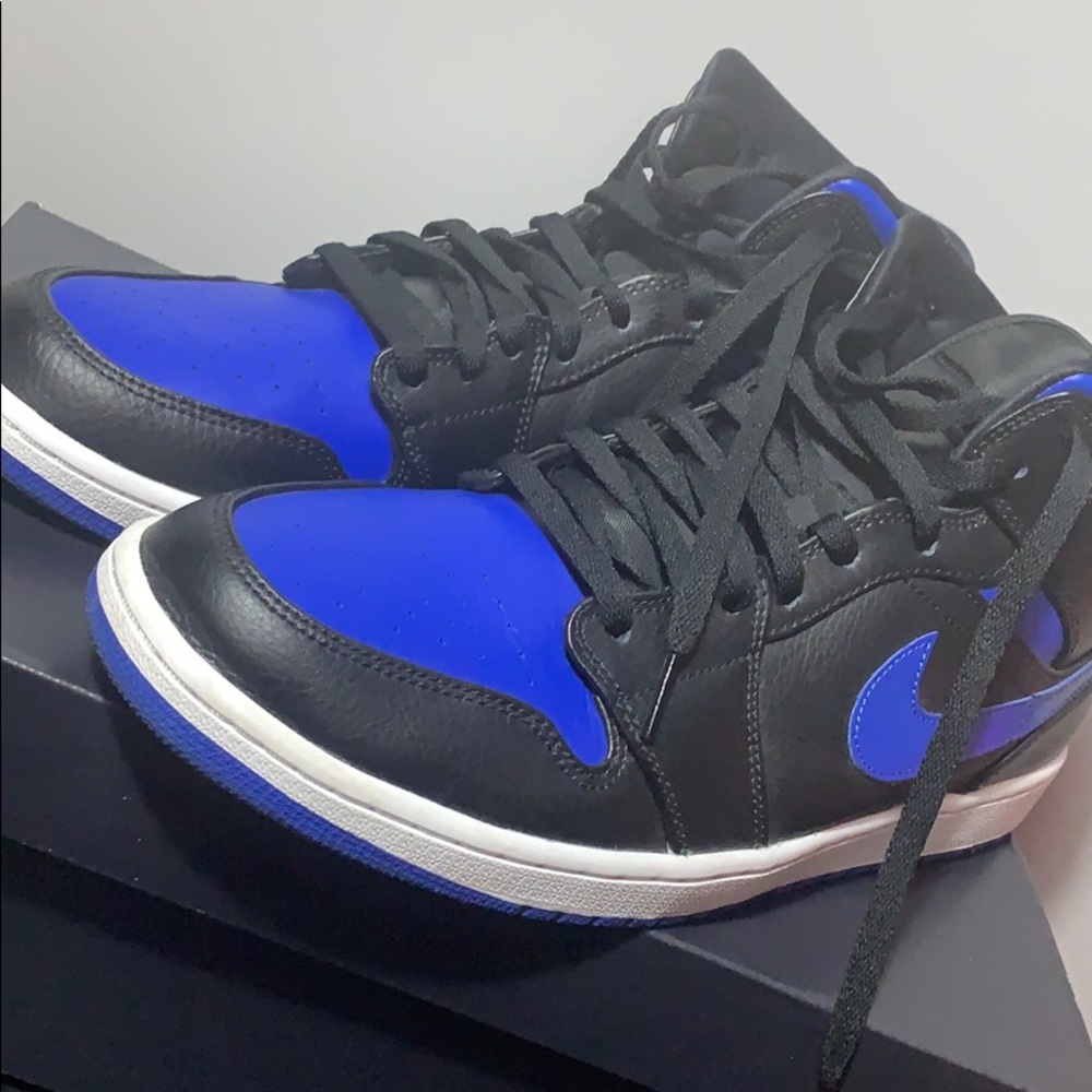 Air Jordan 1 Mid ‘Royal’